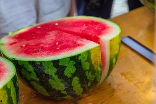 德阳某学校吃瓜,揭秘校园生活那些事儿