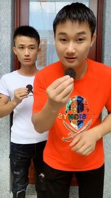 魔术表演小哥吃瓜,揭秘瓜果的秘密