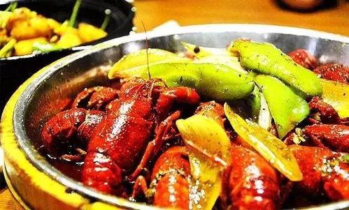 芙蓉街吃瓜趣事,街头小吃中的趣味瞬间